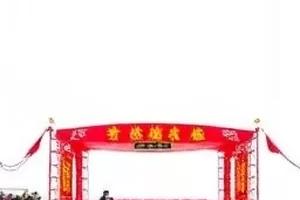 晨雾公寓观影角窄墙吸音与投影幕安装